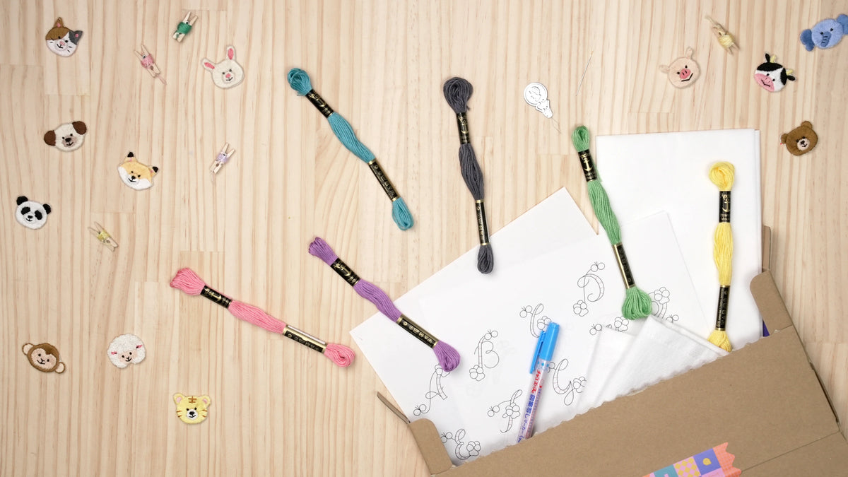 ハンカチにワンポイント!イニシャルの刺繍をしよう – Lakit ハンカチにワンポイント!イニシャルの刺繍をしよう – Lakit