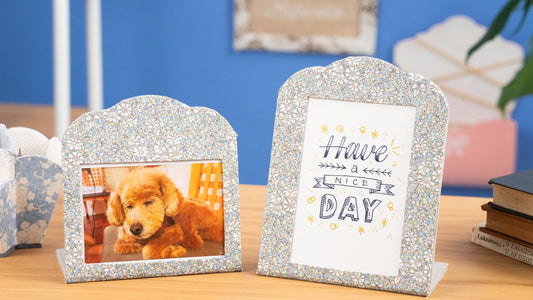 思い出を飾る、カルトナージュの置き型フレーム