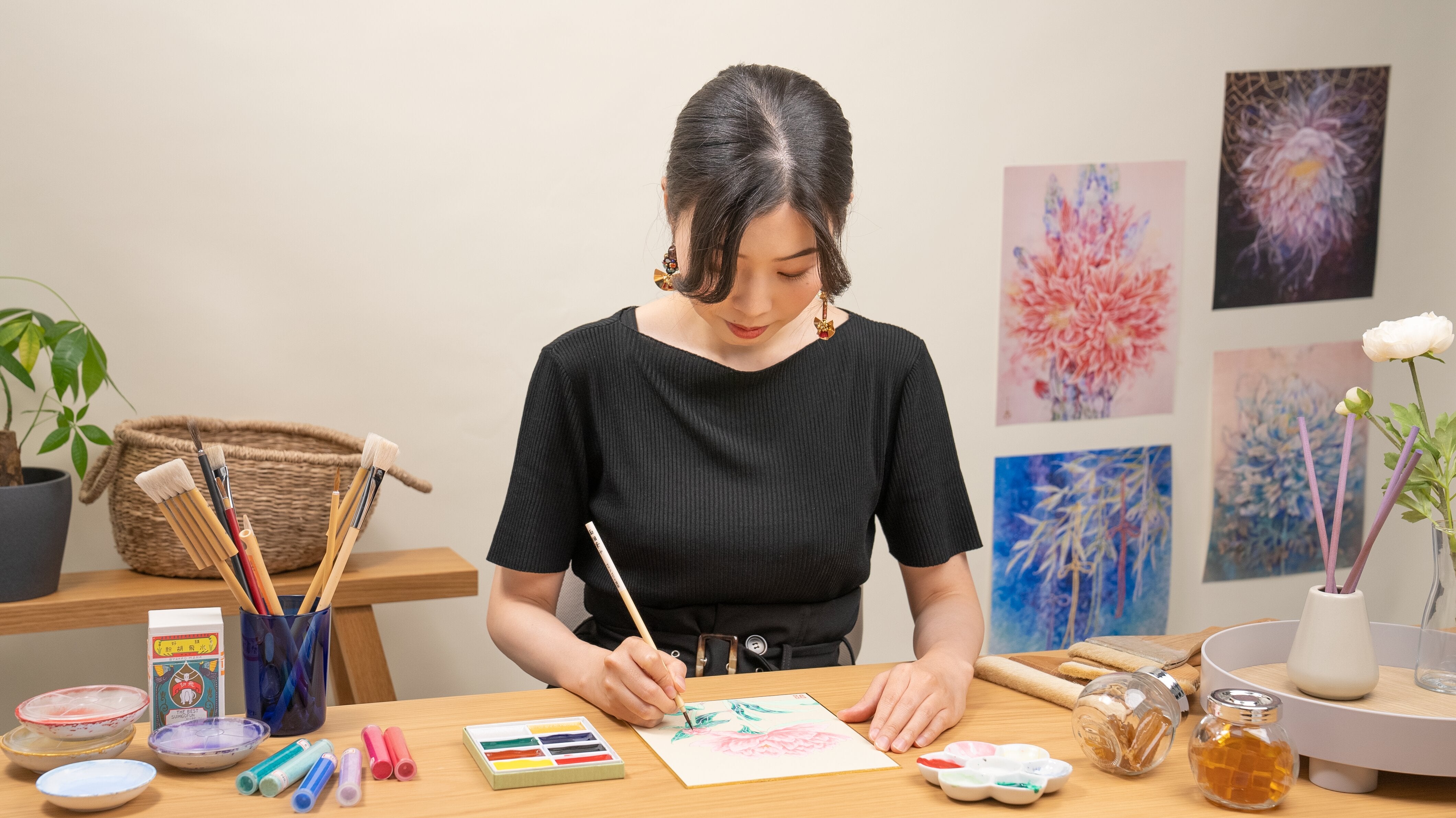 コスメを彩色に使用した日本画② はじめての日本画〜顔彩で芍薬の花を描こう〜 – Lakit